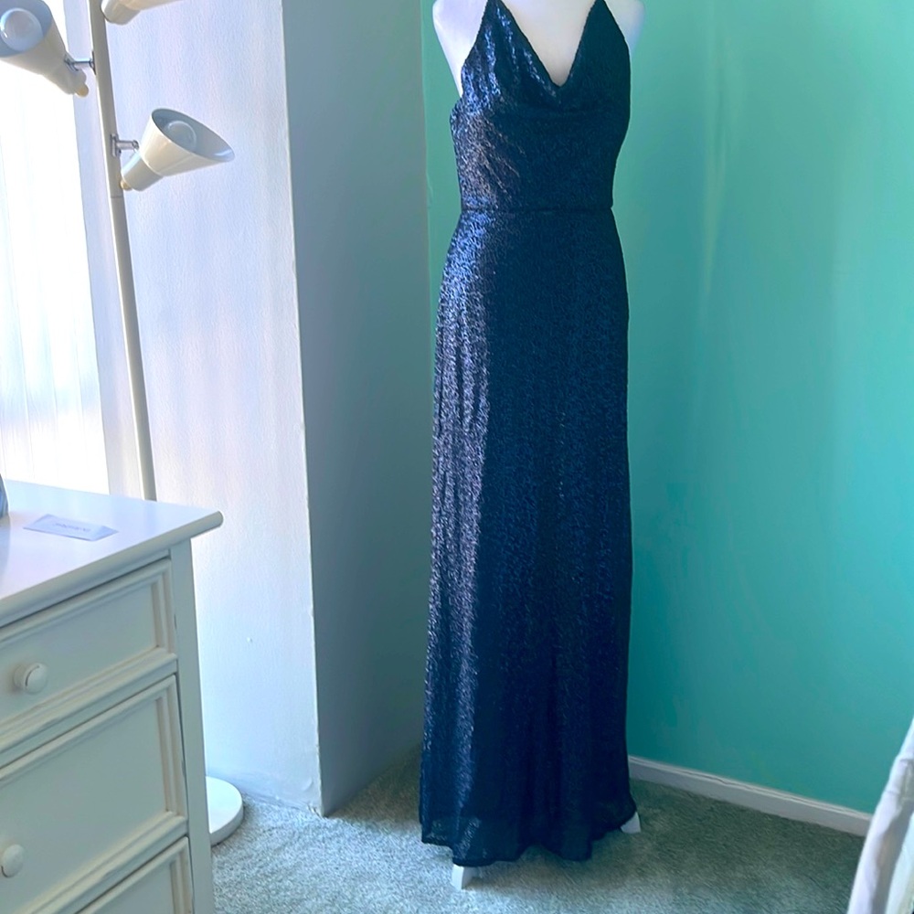 Flattering evening dress in navy
